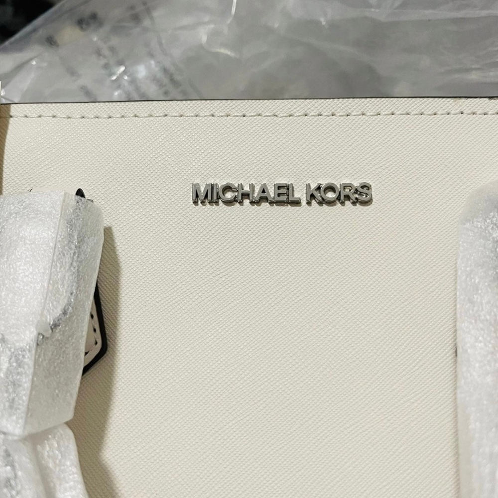 NWT Michael Kors Hope Medium Saffiano Leather Messenger Bag In Optic White - Picture 4 of 12